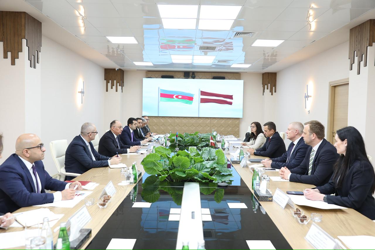 Qoşqar Təhməzli ilə Latviyanın kənd təsərrüfatı naziri Armands Krauze arasında görüş olub