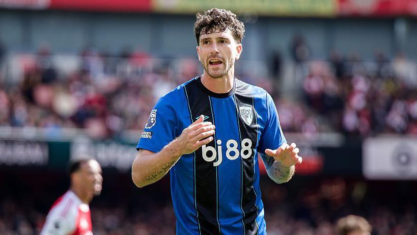 "Tottenhem" "Bornmut"un müdafiəçisini istəyir 