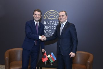 Ceyhun Bayramov albaniyalı həmkarı ilə görüşüb