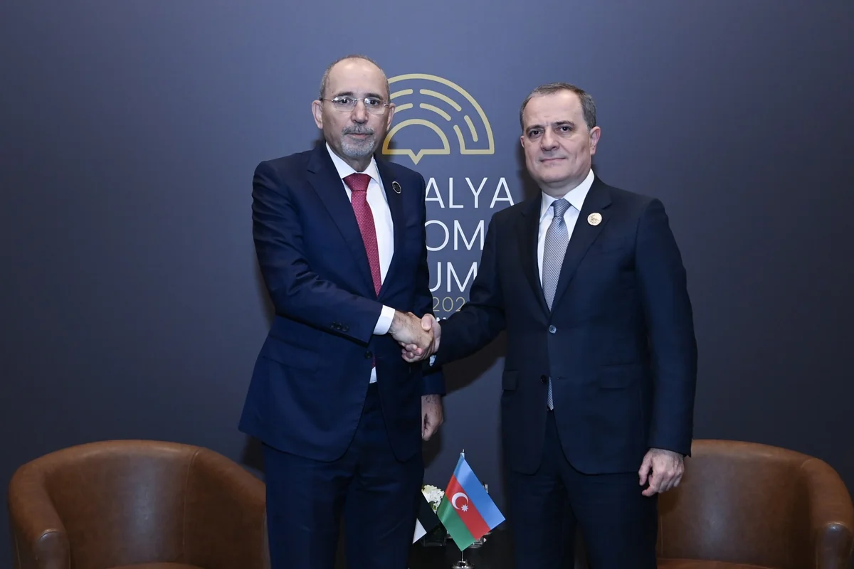 Azərbaycan və İordaniya XİN başçıları arasında fikir mübadiləsi aparılıb