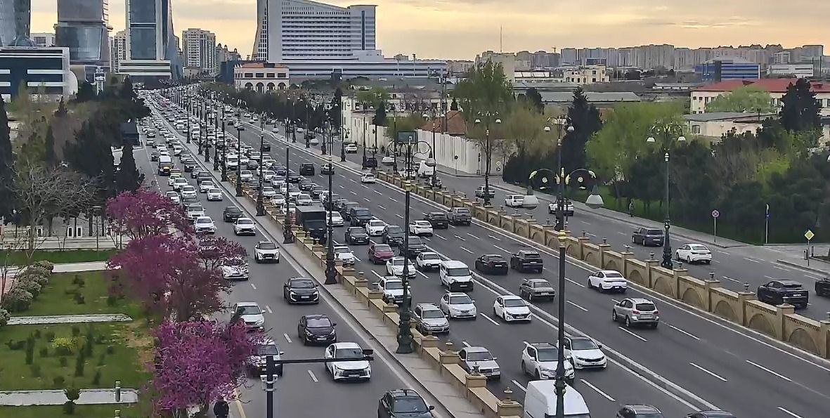 Bakıda hazırda sıxlıq müşahidə olunan yollar açıqlanıb 