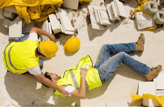 Usta damdan yıxılaraq ölüb