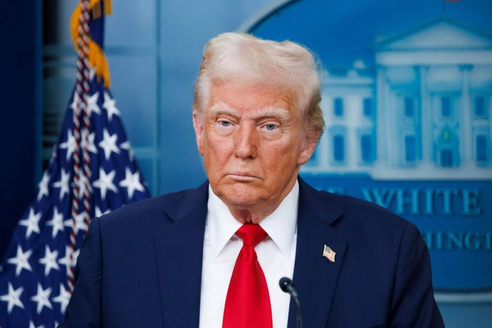 Tramp İrana 8 qadının azad edilməsi ilə bağlı çağırış edib