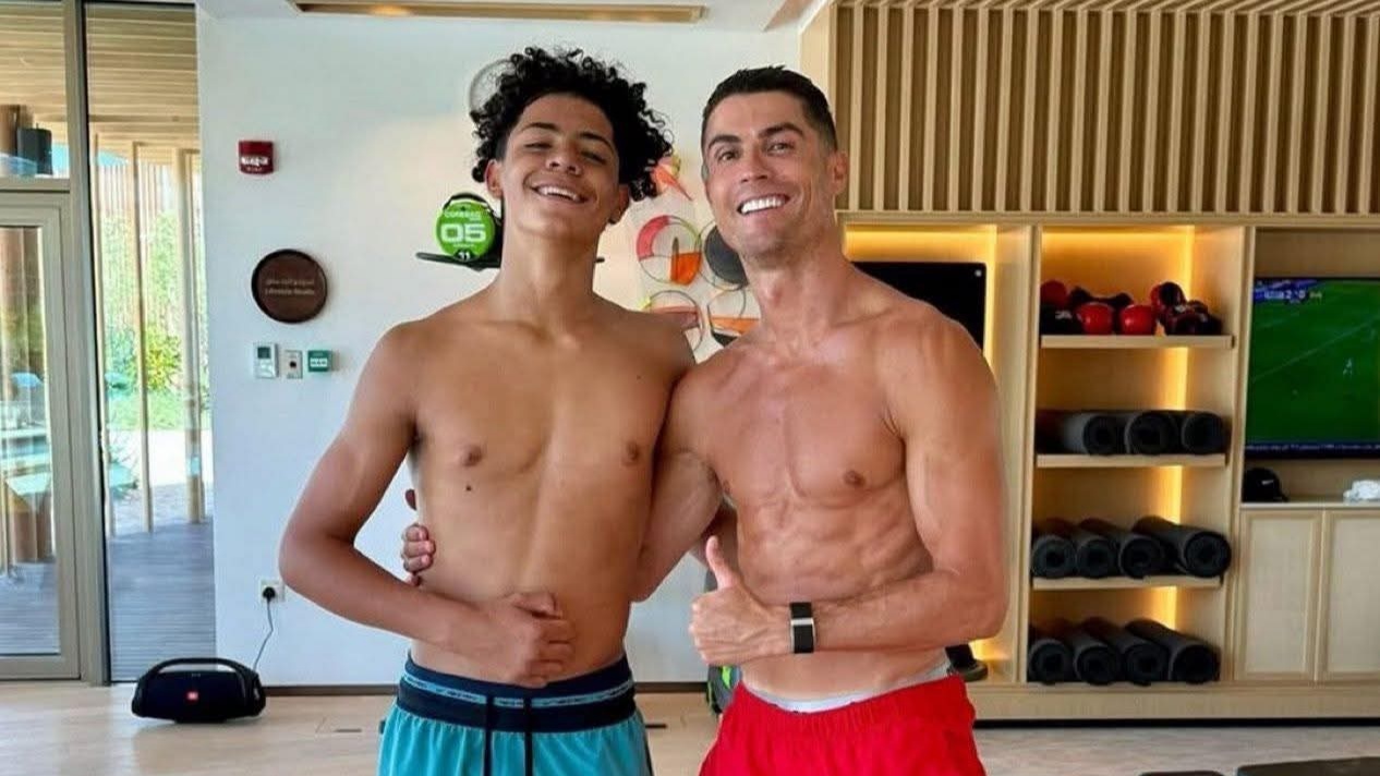 Kriştiano Ronaldo oğlu ilə eyni komandada oynaya bilər