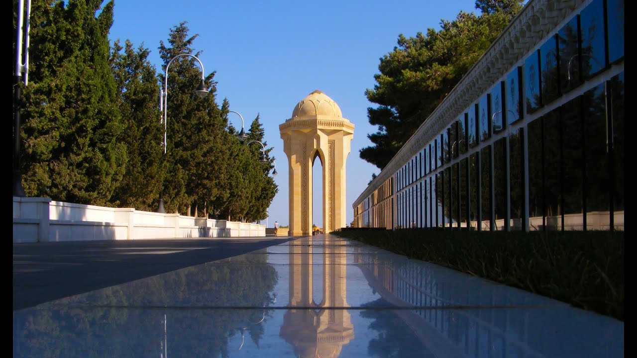 Latviya Prezidenti  Şəhidlər xiyabanını ziyarət edib