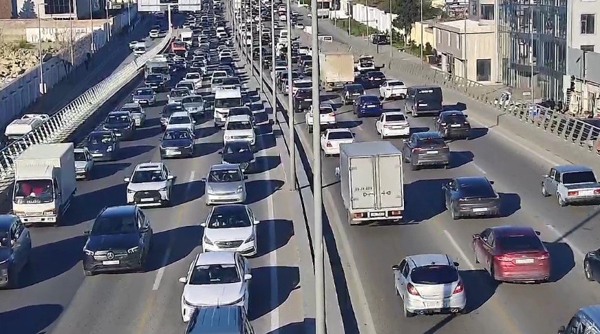 Tıxac müşahidə olunan yollar açıqlanıb - SİYAHI