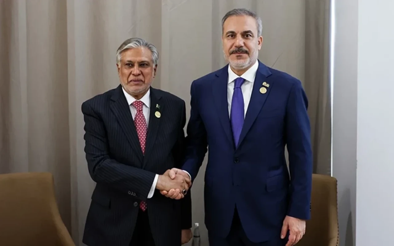 Hakan Fidan pakistanlı həmkarı ilə müzakirə aparıb