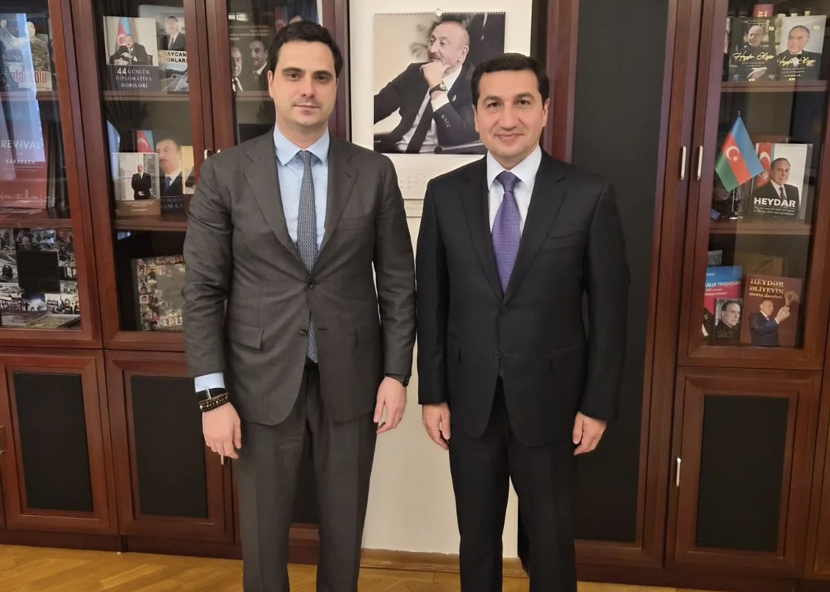 Hikmət Hacıyev Slovakiya səfiri ilə ikitərəfli münasibətləri müzakirə edib