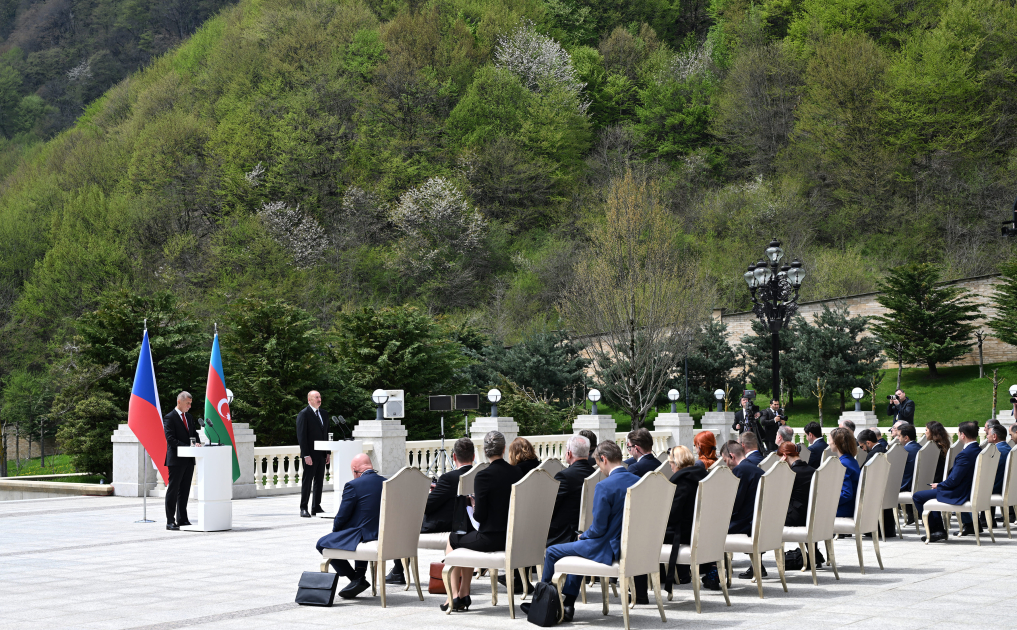 Prezident İlham Əliyev və Çexiyanın Baş naziri Andrey Babiş mətbuata bəyanatlarla çıxış edirlər