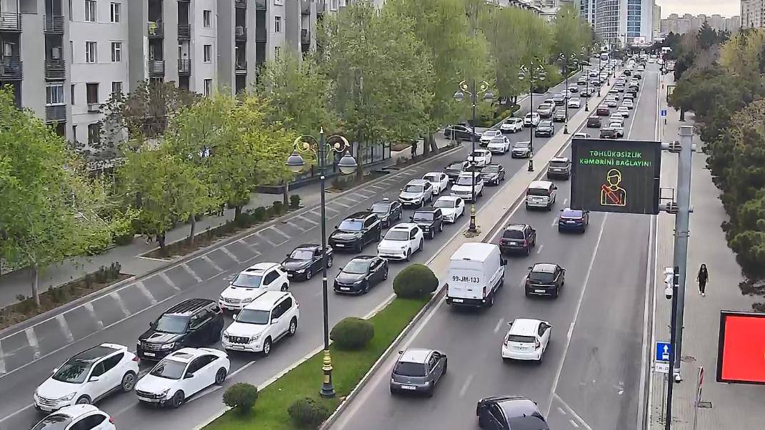 Bakıda hazırda sıxlıq müşahidə olunan yollar açıqlanıb 