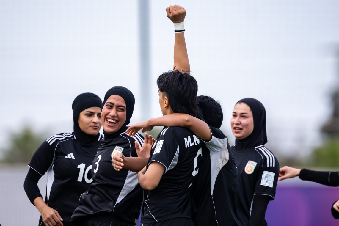 Əfqan qaçqınlardan ibarət qadın komandası beynəlxalq yarışlarda iştirak hüququ qazanıb