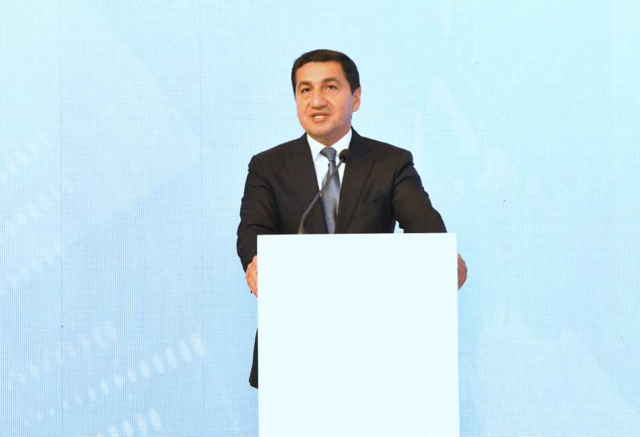 Hikmət Hacıyev xarici diplomatlarla Laçına səfərindən paylaşım edib