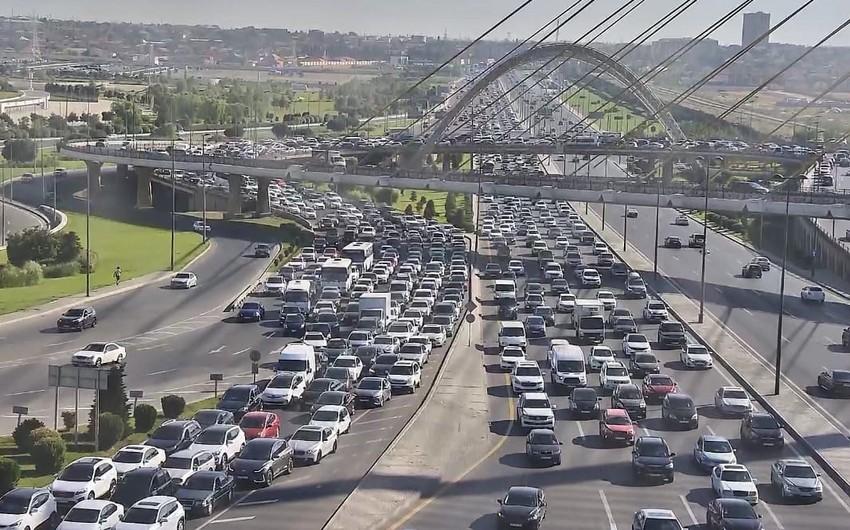 Hazırda paytaxtda sıxlıq müşahidə olunan yollar açıqlanıb