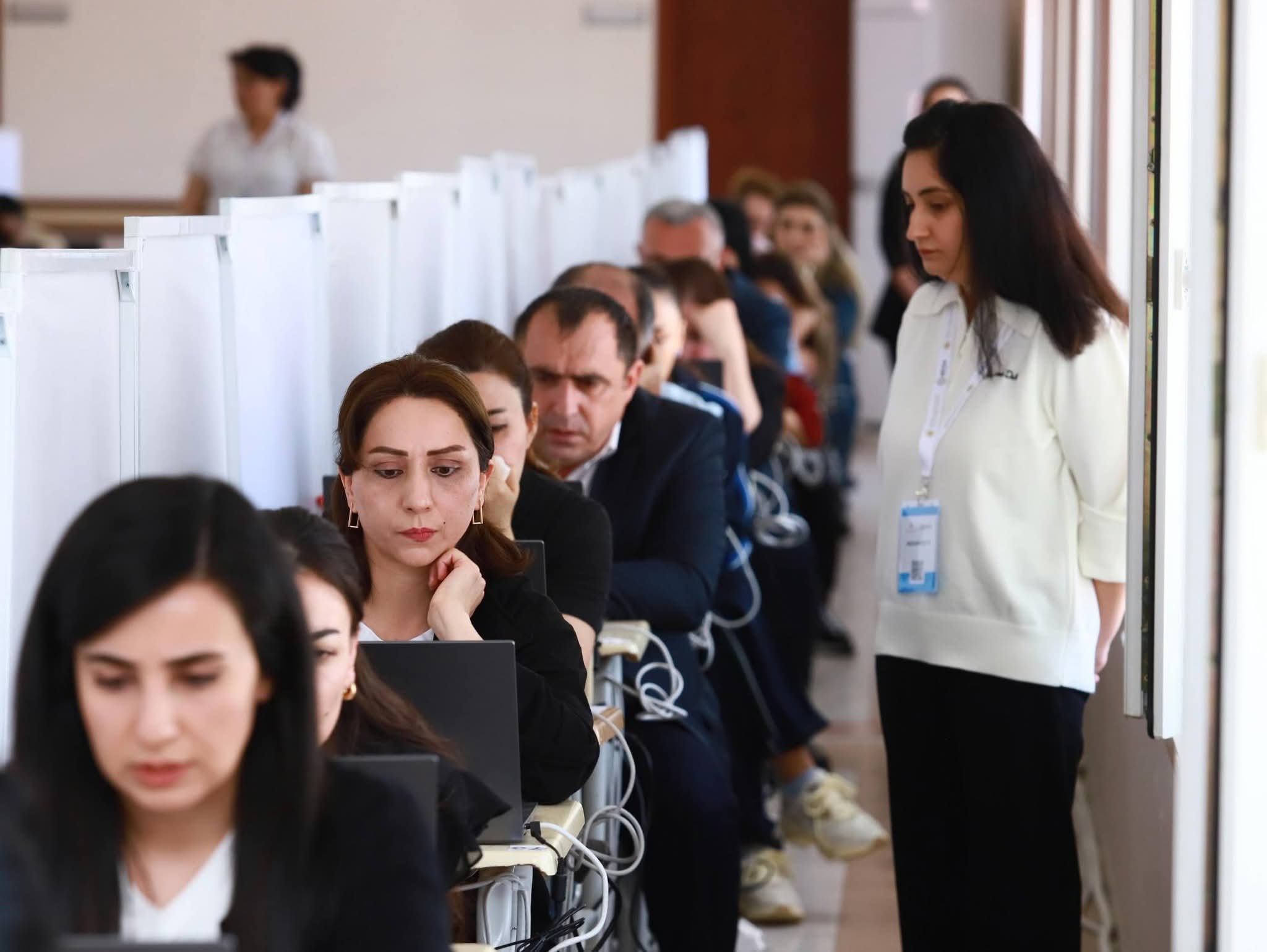 Naxçıvanda təhsilverənlərin sertifikatlaşdırılması prosesinin ikinci dövriyyəsi üzrə imtahanlara başlanılıb