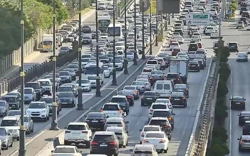 Bakıda sıxlıq müşahidə olunan yollar açıqlanıb