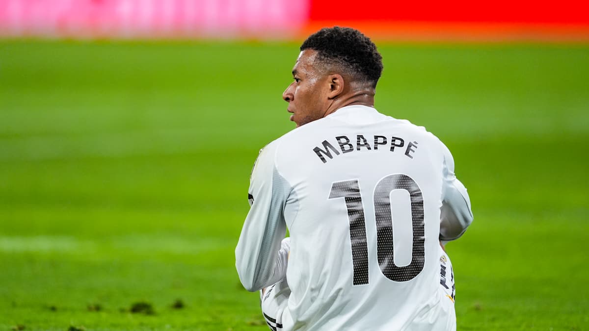 "Real Madrid" azarkeşləri Mbappenin komandadan ayrılmasını tələb edən petisiya hazırlayıblar