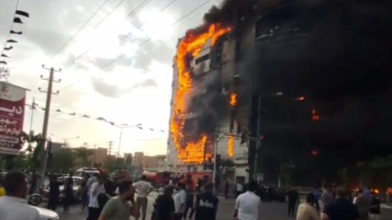 Tehranda ticarət mərkəzində baş verən yanğın nəticəsində 8 nəfər həlak olub