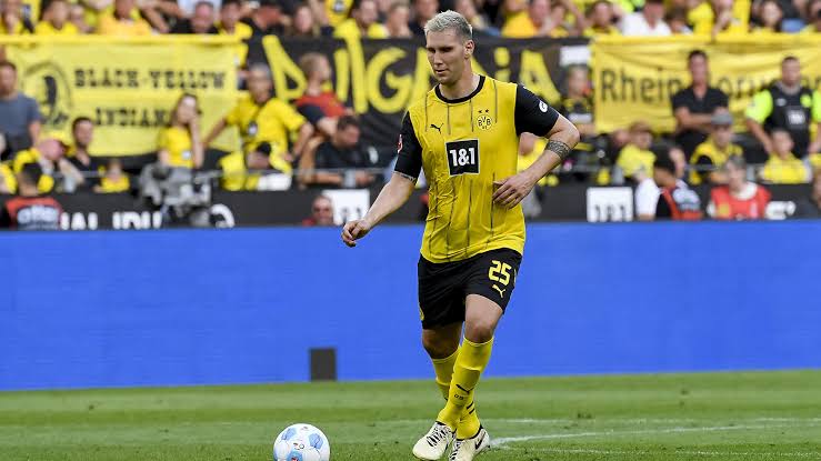 "Borussiya Dortmund"un müdafiəçisi mövsümün sonunda futbolçu karyerasını başa vuracaq