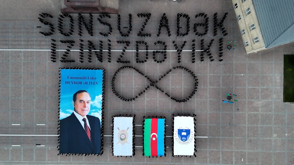 Polis Akademiyasının kursantları fləşmob keçirib - VİDEO