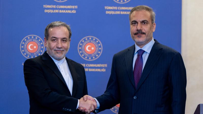 Hakan Fidan və Abbas Əraqçi regiondakı prosesləri müzakirə ediblər