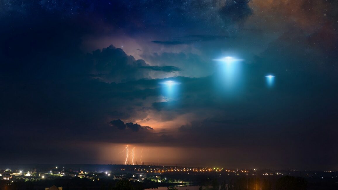 Pentaqon UFO ilə bağlı məxfi arxiv materiallarını yayımlayıb