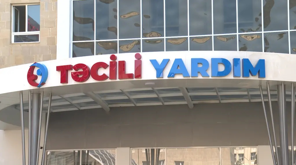 Yevlaxda mikroavtobus aşıb, 22 nəfər xəsarət alıb