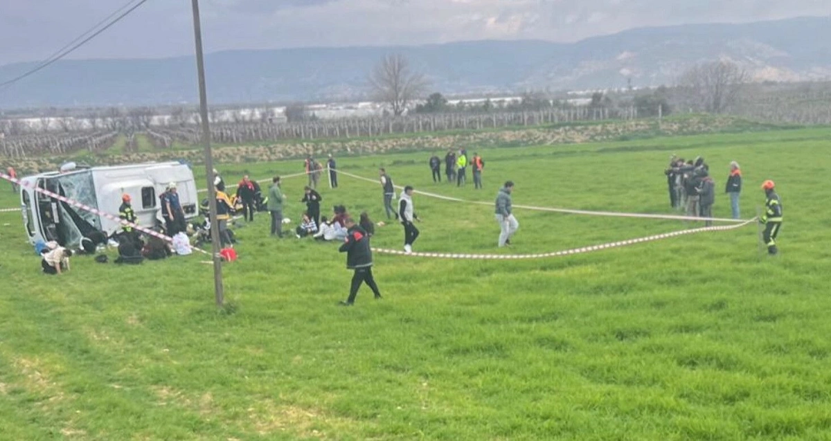 Türkiyədə məktəb avtobusu aşıb
