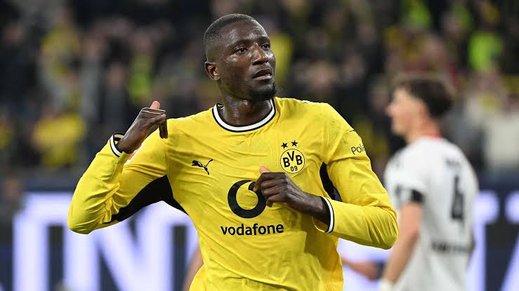 "Borussiya Dortmund"un hücumçusu komandadan ayrılmağa hazırlaşır 