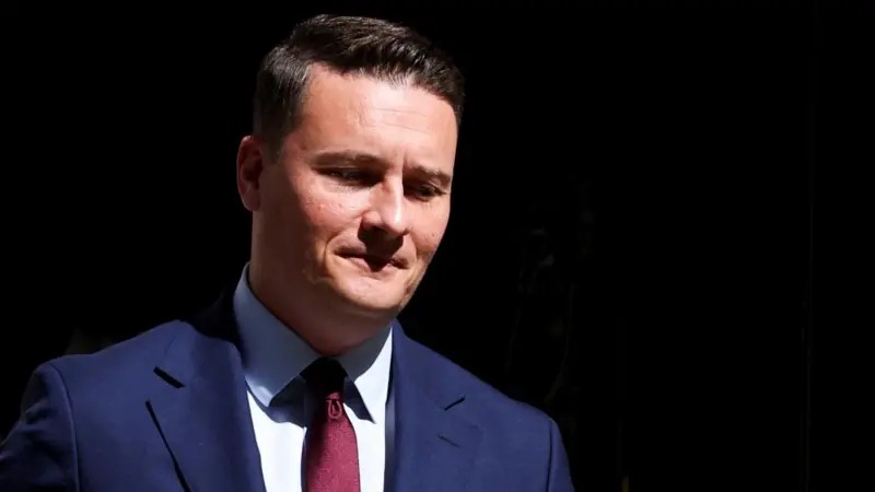 Böyük Britaniyanın səhiyyə naziri istefa verib
