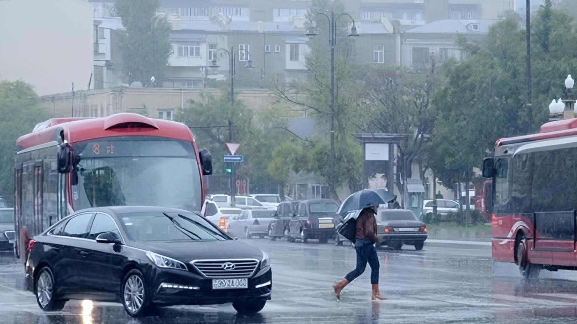 Yağış sularının kənarlaşdırılması üçün paytaxtda təxirəsalınmaz tədbirlər görülür