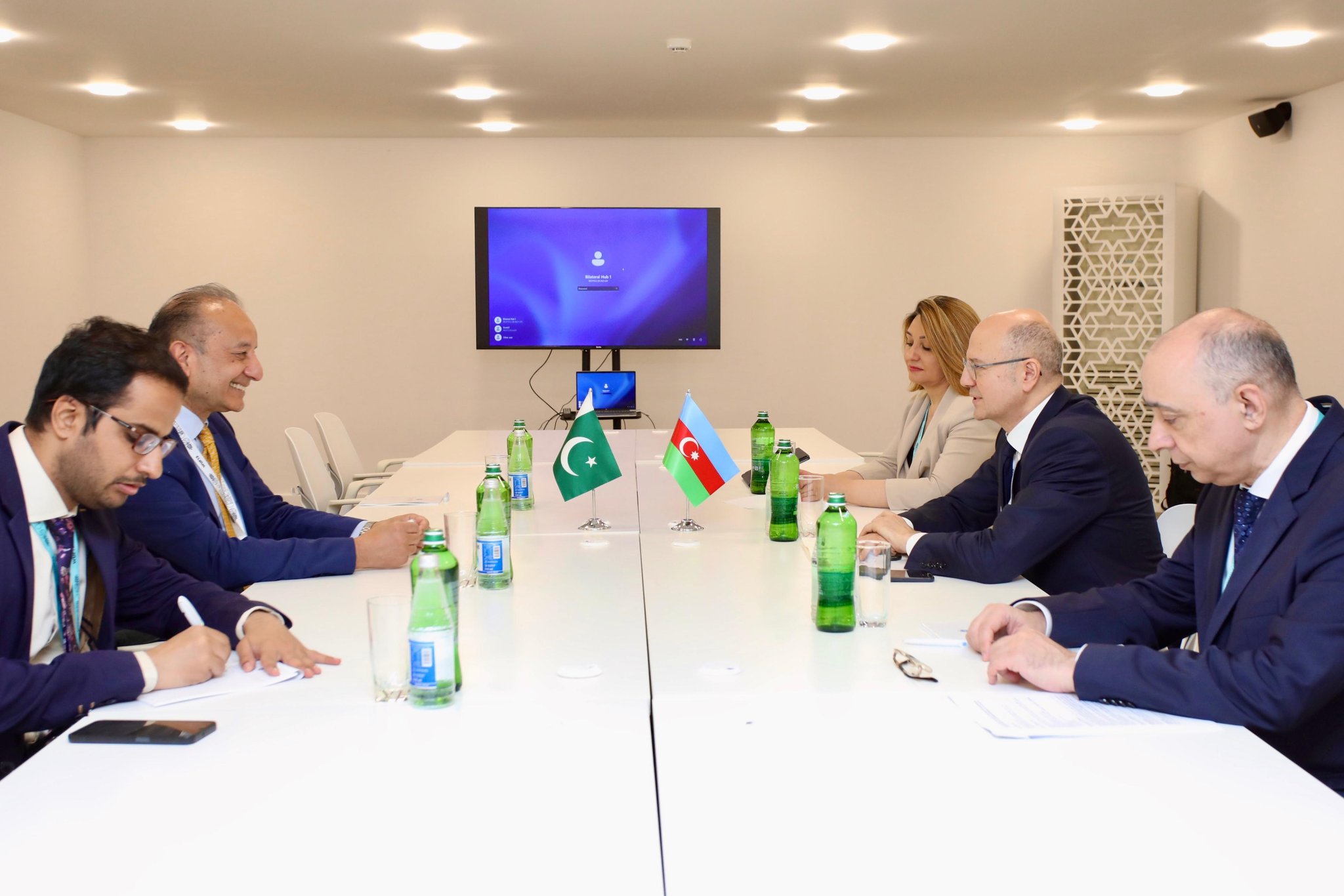Pərviz Şahbazov WUF13 çərçivəsində Pakistanın federal naziri ilə görüşüb