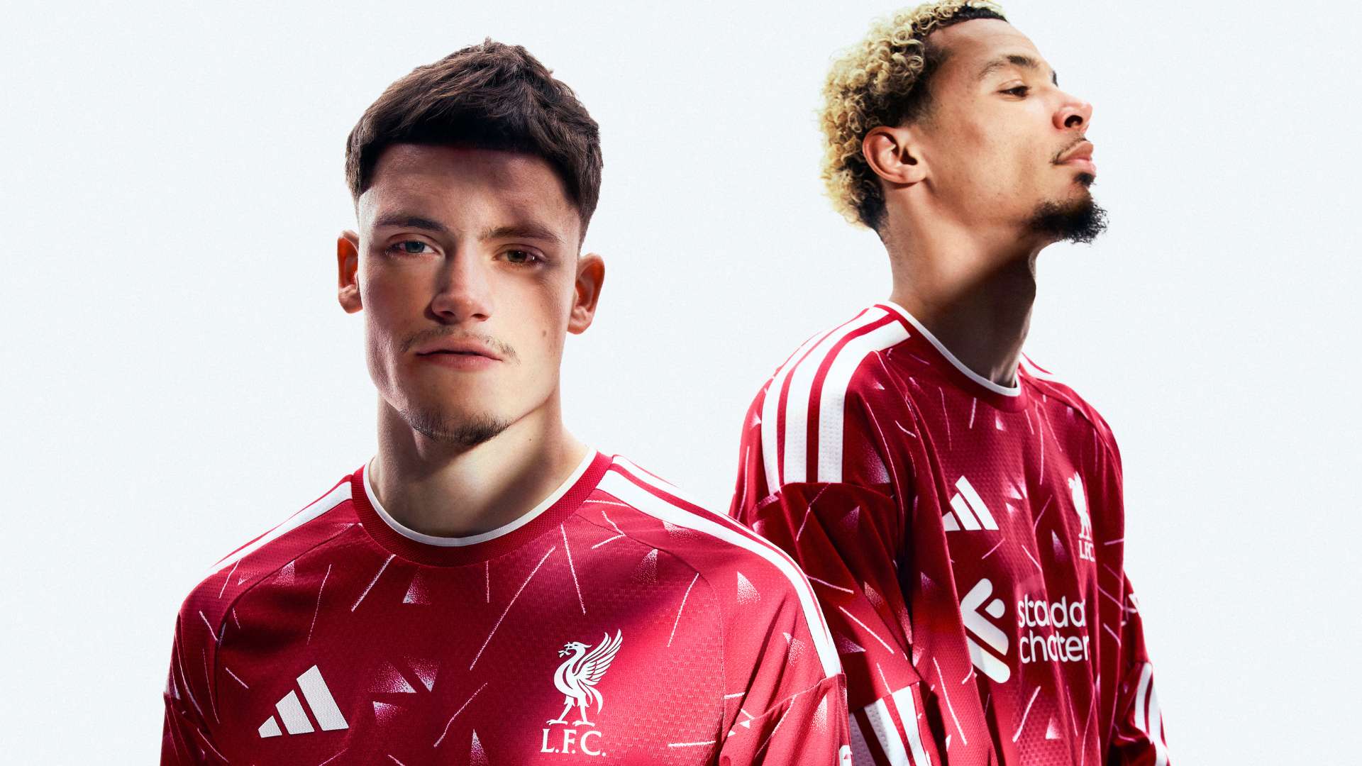 "Liverpul" yeni mövsüm ev formalarını təqdim edib 