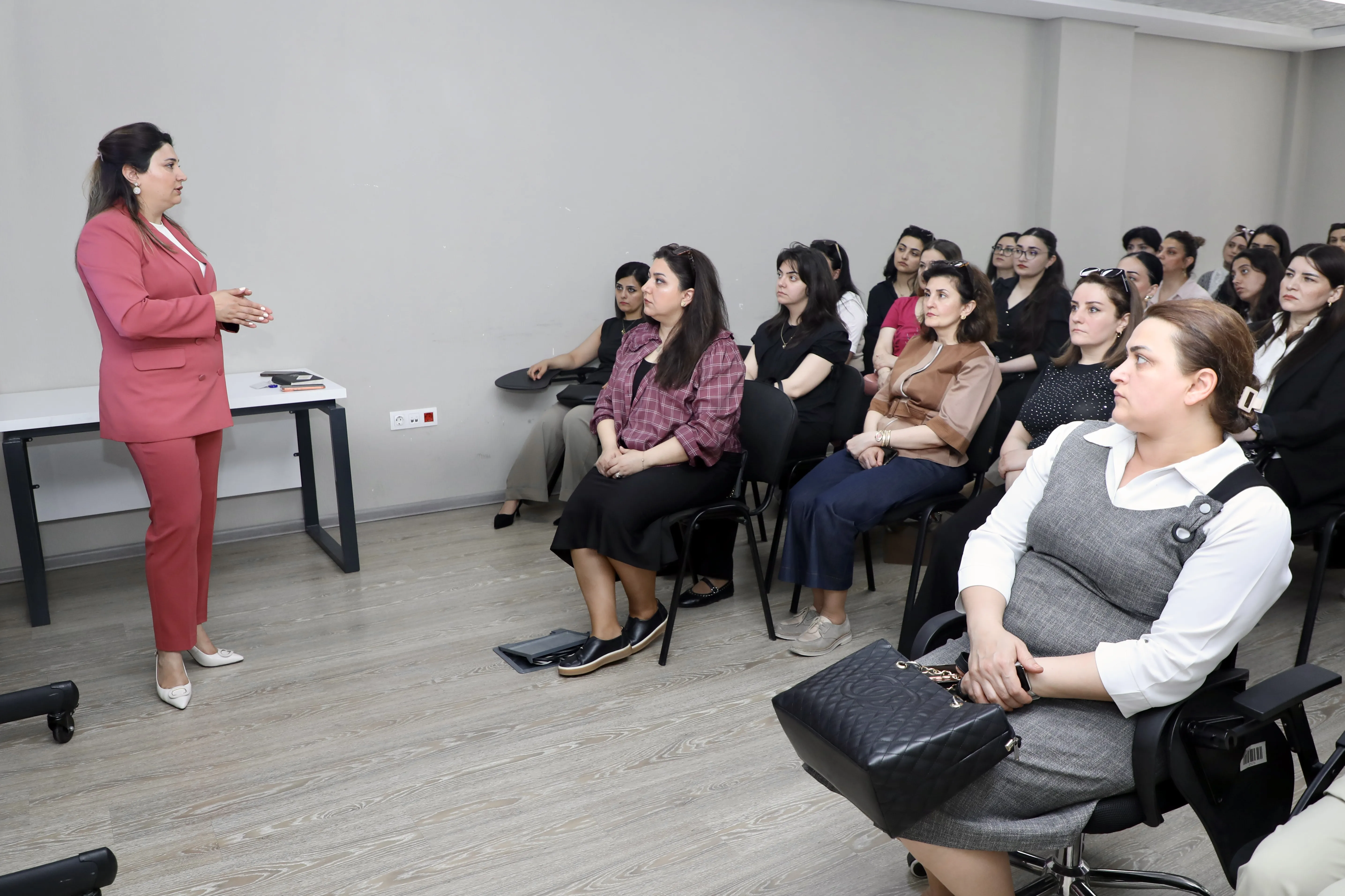 Xarici dil fənləri üzrə imtahan modelinin növbəti təqdimatı keçirilib