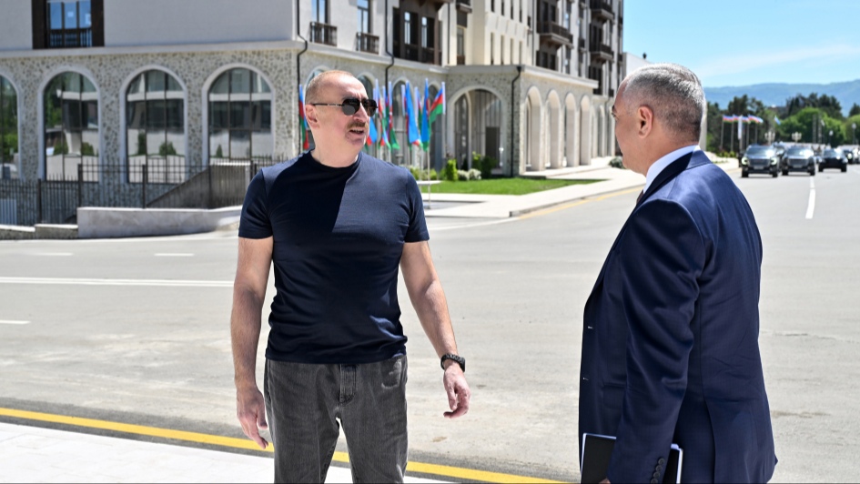 Prezident İlham Əliyev Xankəndidə əsaslı şəkildə yenidən qurulmuş Mədəniyyət Mərkəzinin açılışında iştirak edib