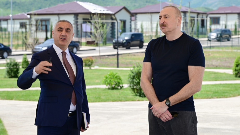 Prezident İlham Əliyev Xocalıda hərbi qulluqçular üçün nəzərdə tutulan fərdi evlərdə yaradılmış şəraitlə tanış olub