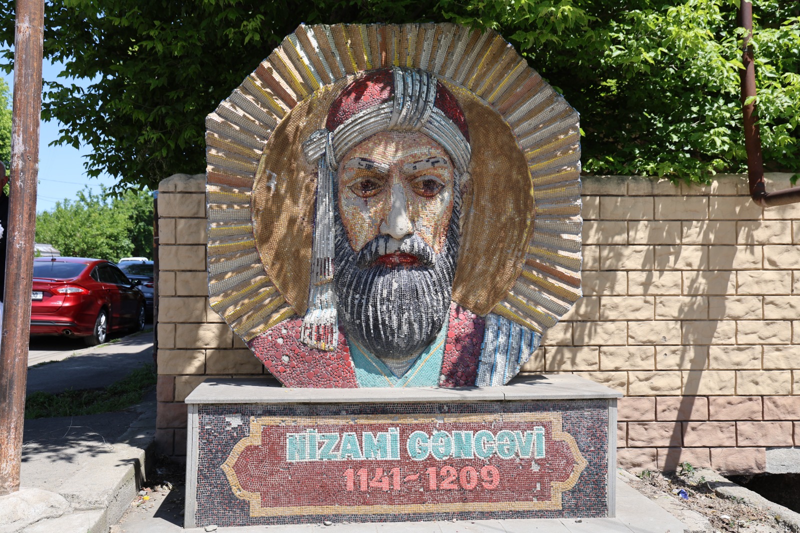 Marneuli Meriyası Nizami Gəncəvinin abidəsinə zərər vurulmasını pisləyib