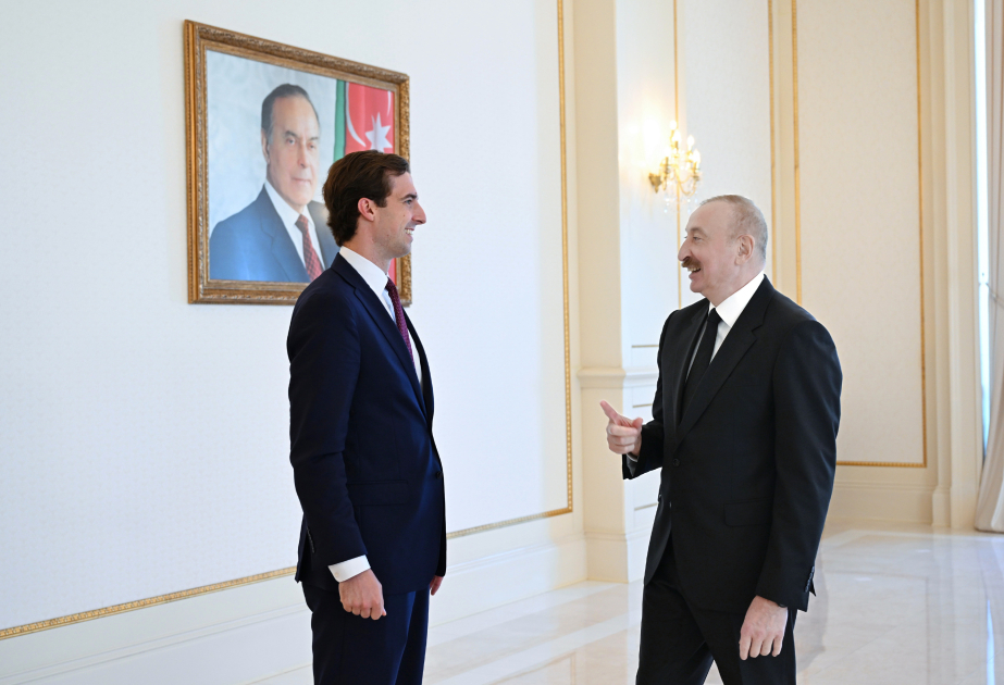 İlham Əliyev Donald Trampın hədiyyəsini Kaleb Orra göstərib