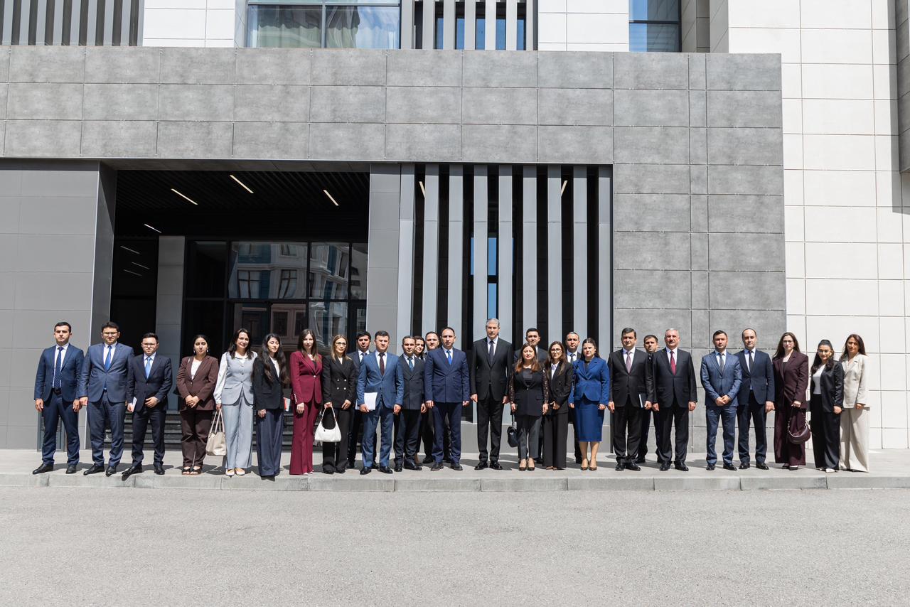 DİN rəhbəri vəzifəyə yeni təyin olunmuş hakimlərlə görüşüb