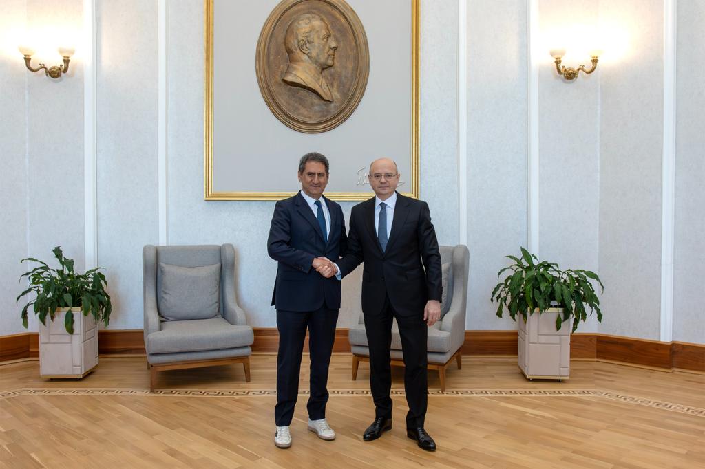 Energetika naziri Pərviz Şahbazov IRENA-nın Baş direktoru ilə görüşüb