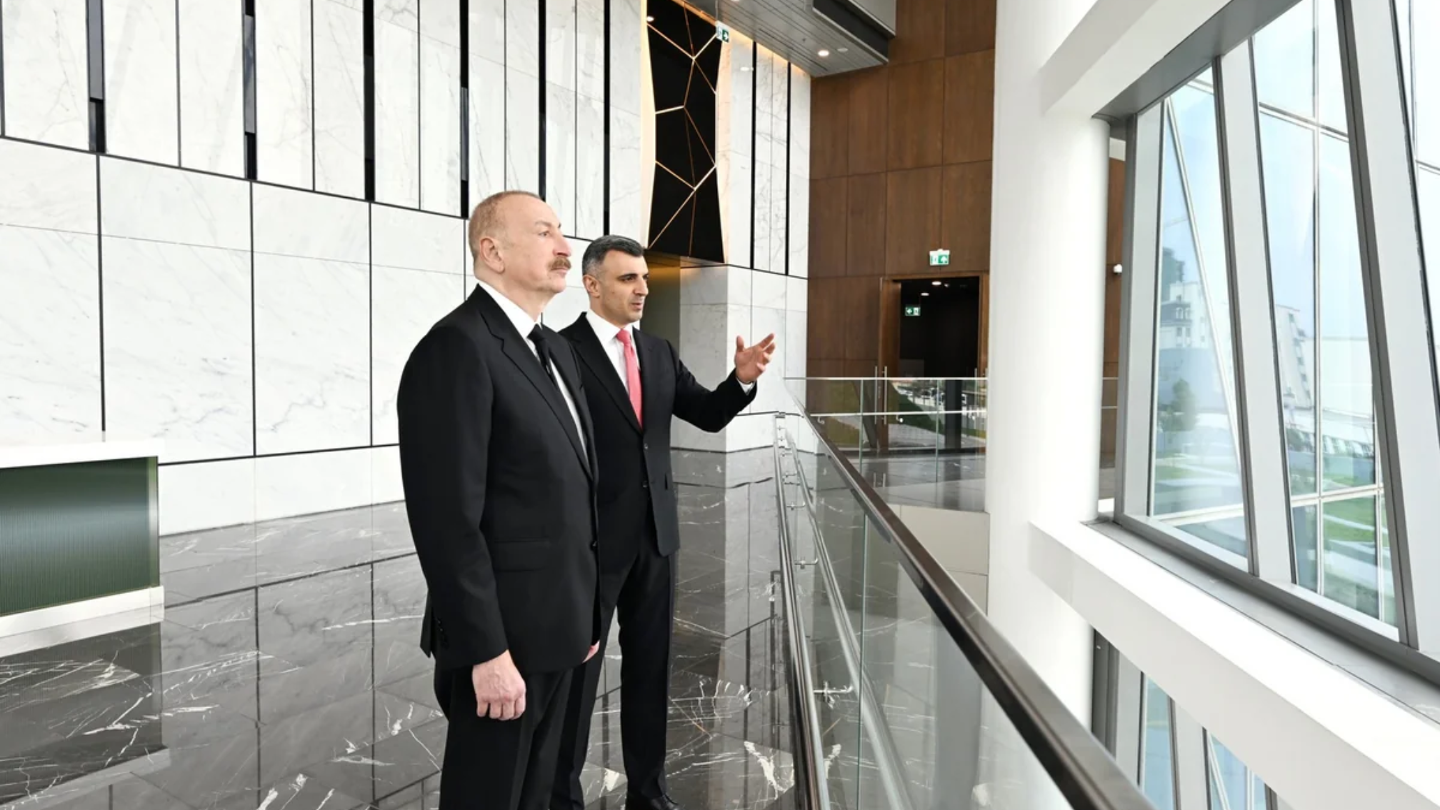 İlham Əliyev Mərkəzi Bankın yeni binasının açılışında iştirak edib 