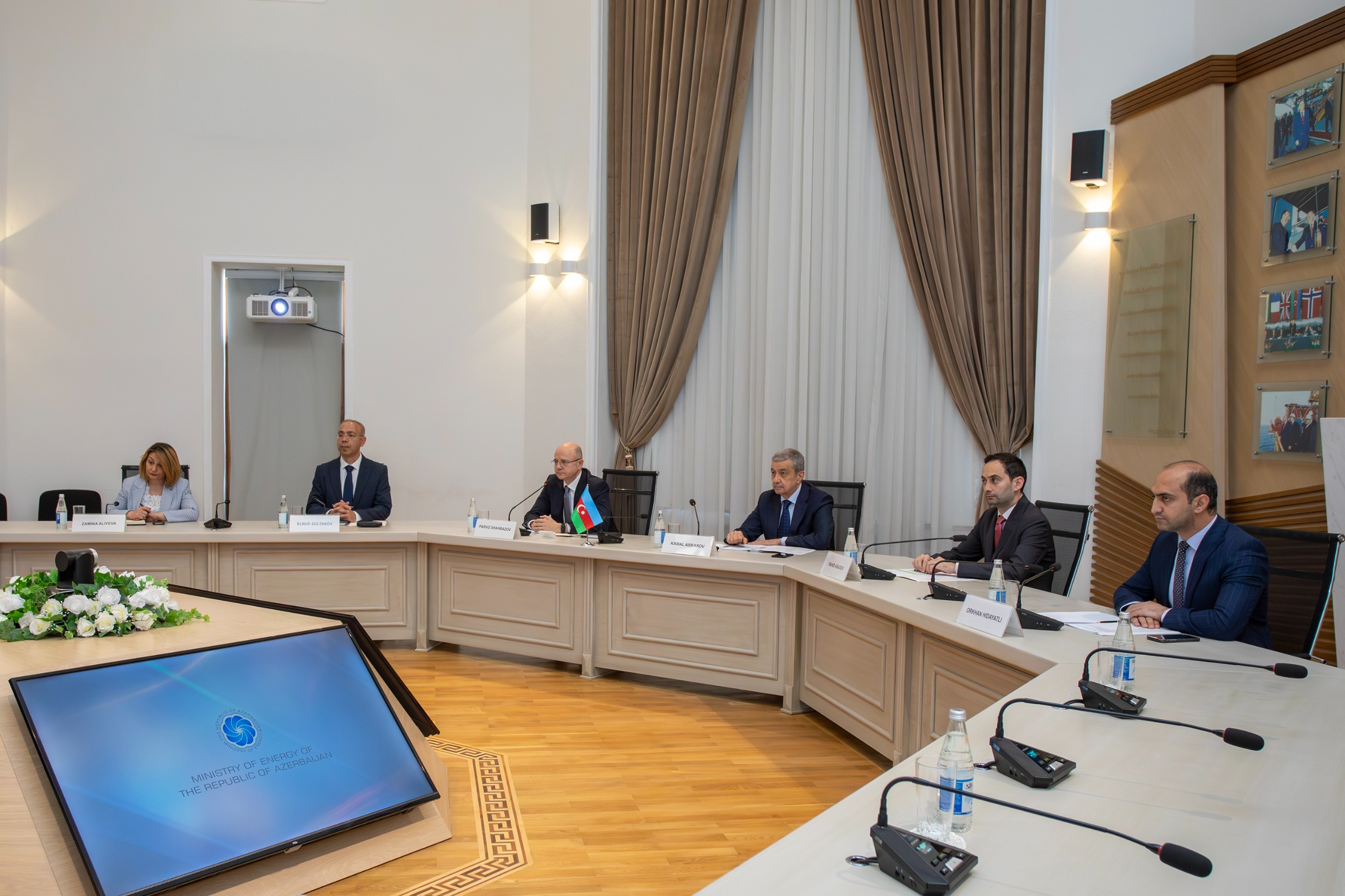 Energetika naziri Venesuela və İranın nazir müavinləri ilə görüşlər keçirib