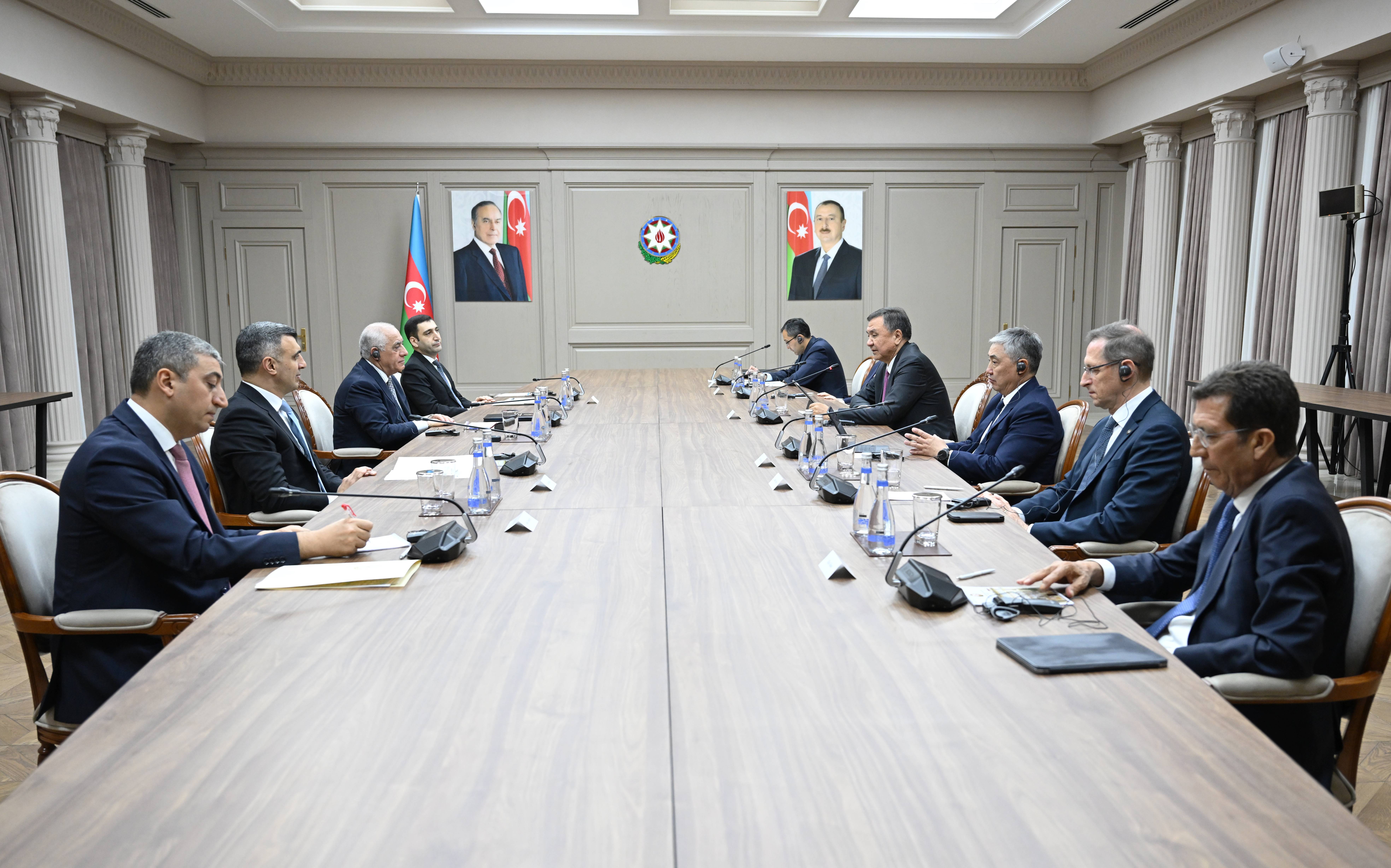 Əli Əsədov Bakıda keçirilən TDT-yə üzv ölkələrin mərkəzi bankları Şurasının iclasının iştirakçıları ilə görüşüb