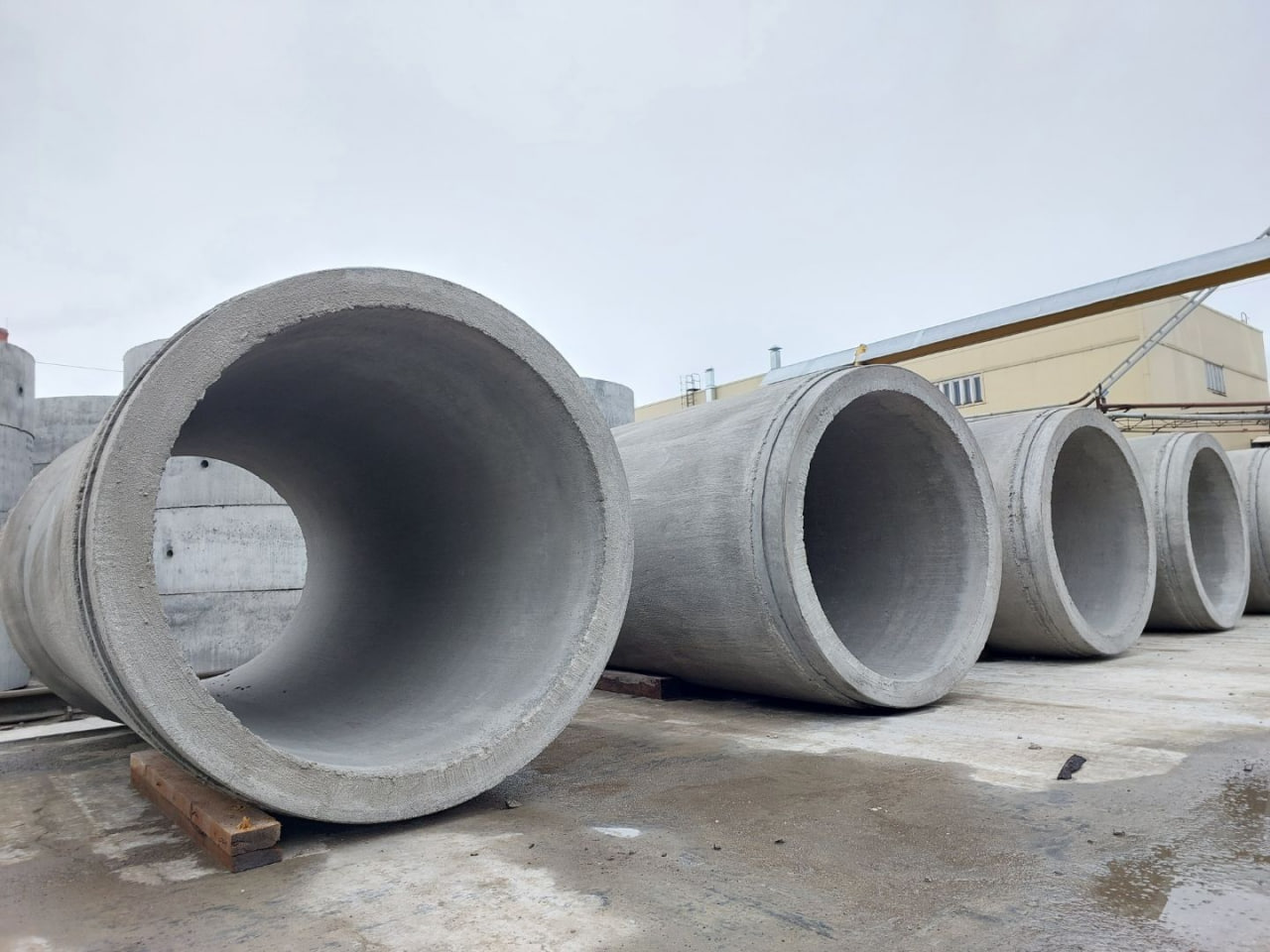 Betondan yığma tikinti konstruksiyalarının istehsalı artıb