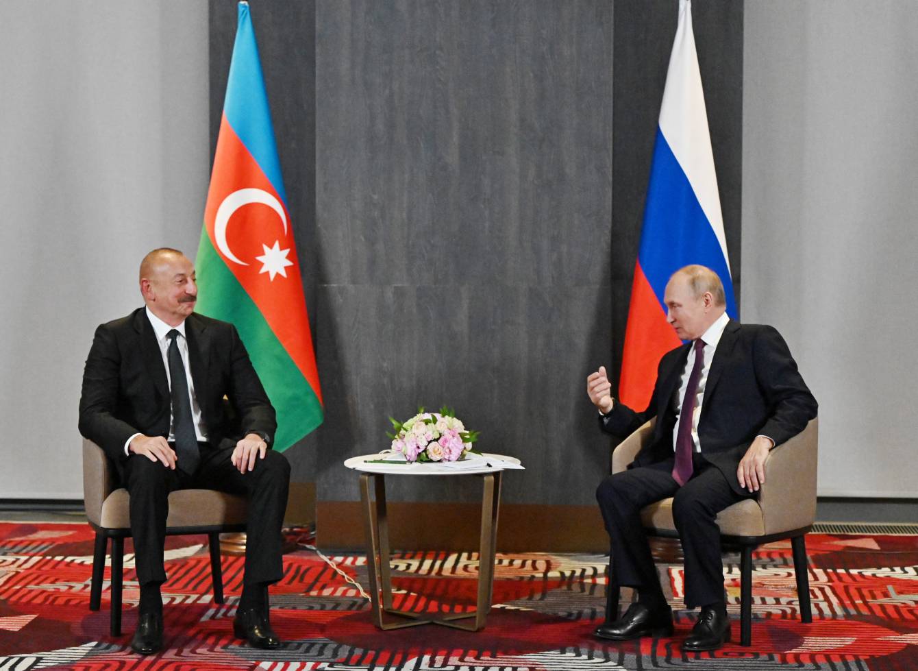 İlham Əliyev Vladimir Putini təbrik edib