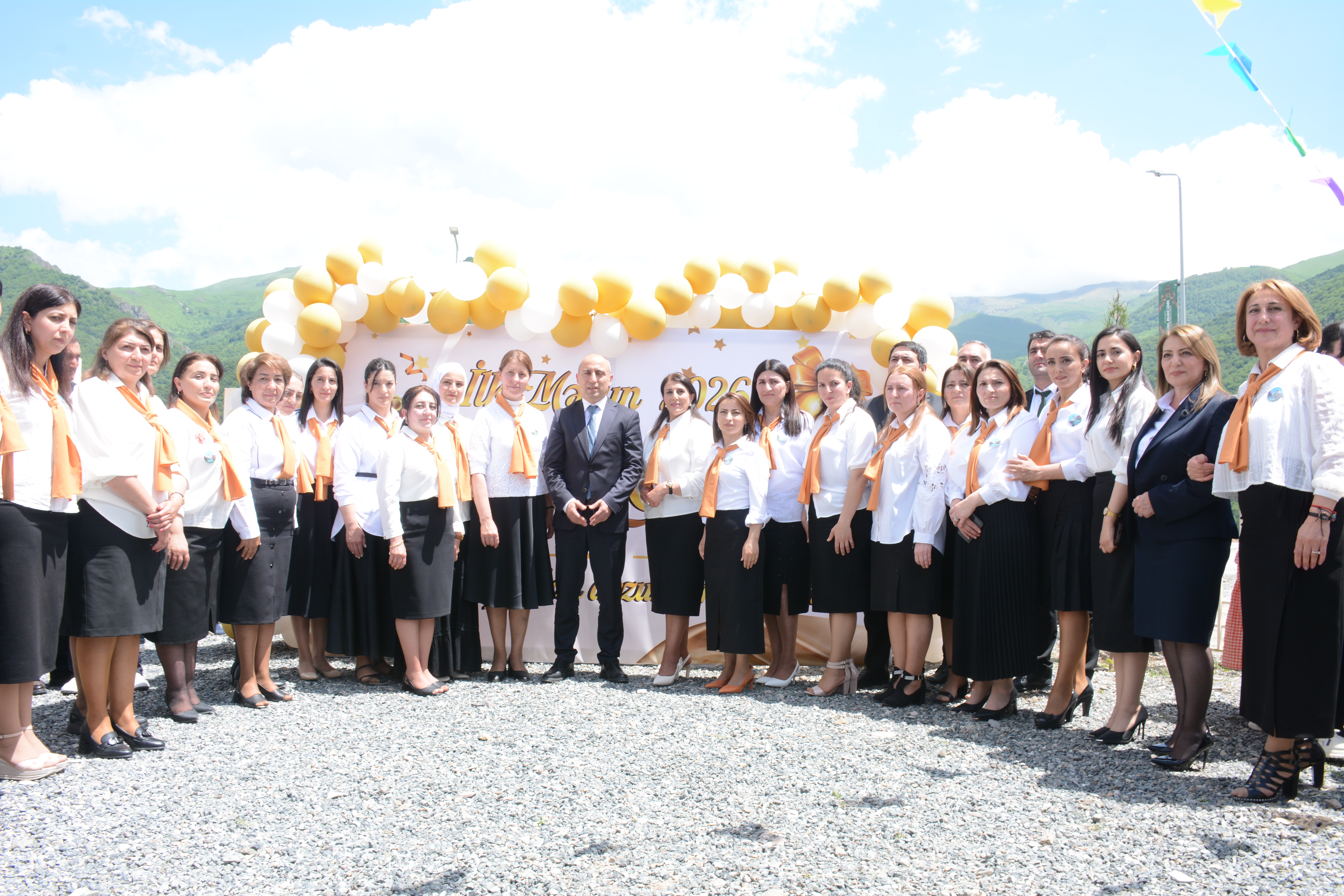 Elm və təhsil naziri Kəlbəcərin ilk məzununun "Son zəng" tədbirində iştirak edib