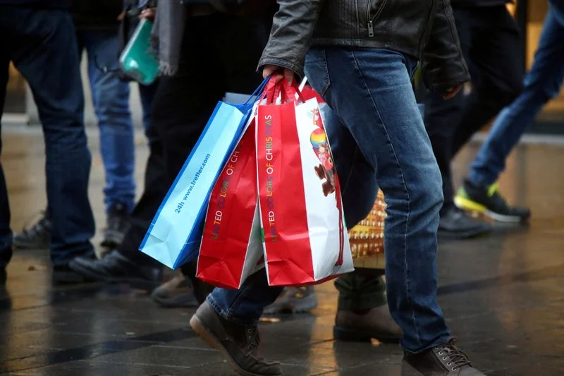 Böyük Britaniyanın pərakəndə satışları illik 3,2% artıb