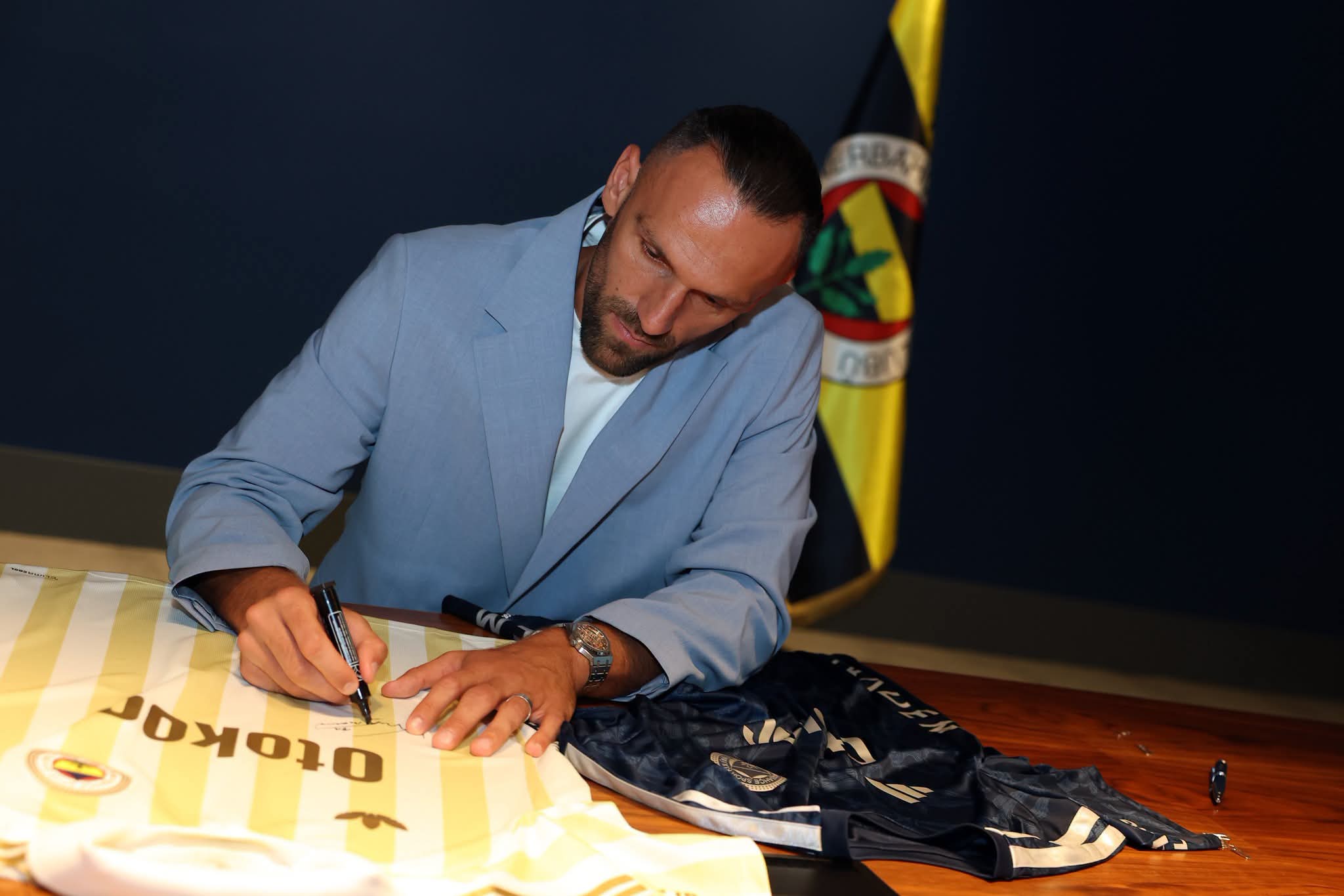 "Fənərbaxça" kosovalı hücumçu transfer etdi