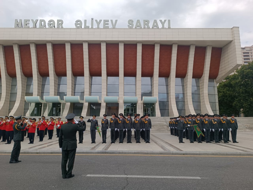 Bakıda Silahlı Qüvvələr Günündə hərbçilərin yürüşü keçirilir