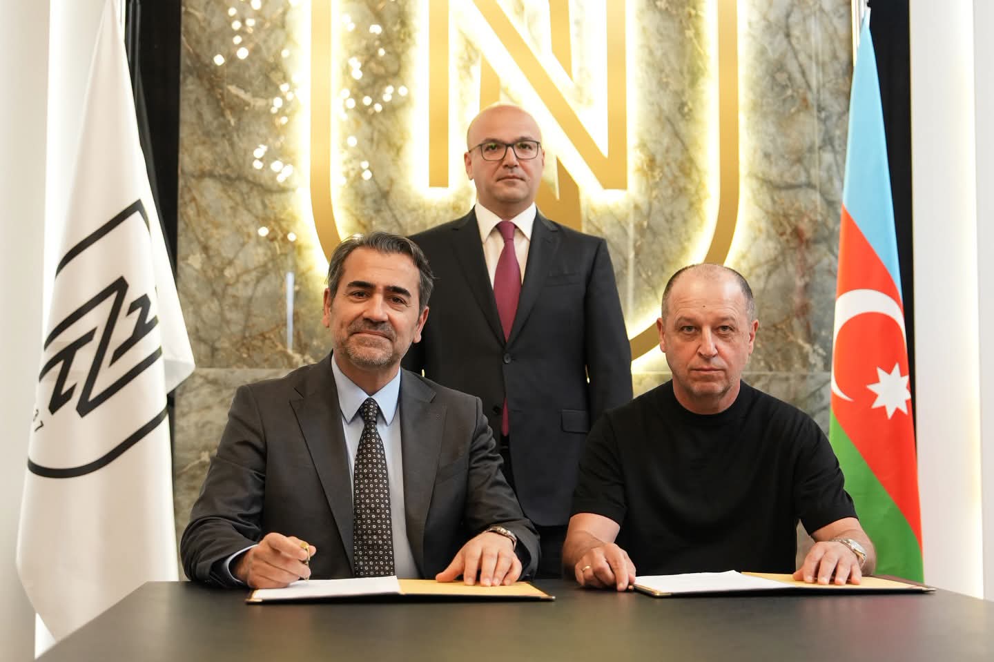 "Neftçi" Yuri Vernidubla yeni müqavilə bağladı