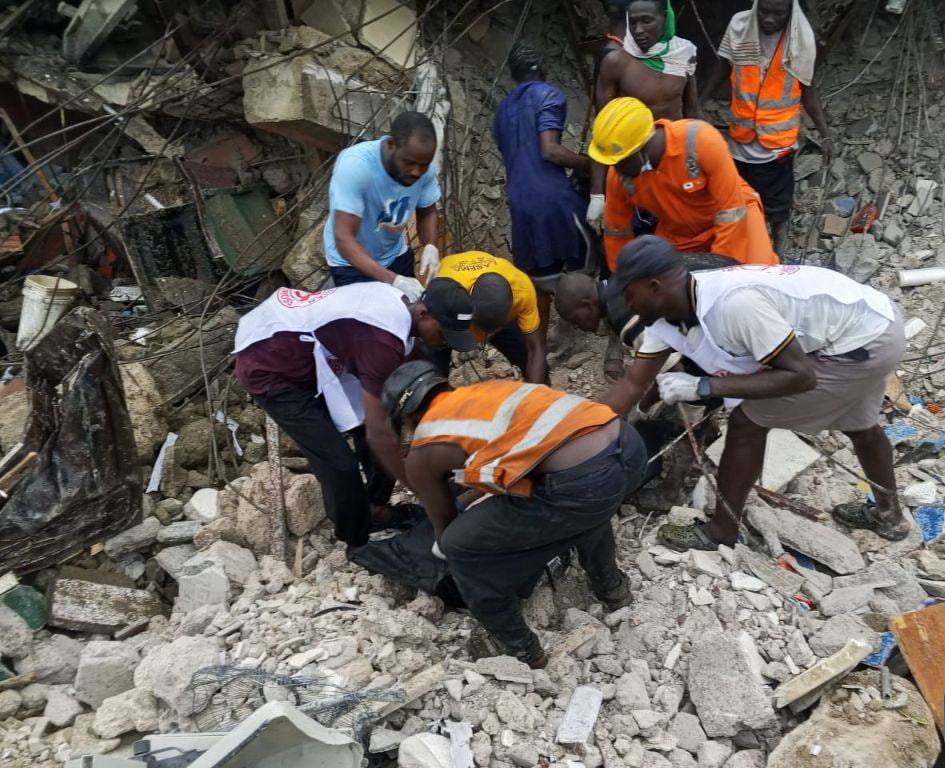 Nigeriyada üçmərtəbəli binanın çökməsi nəticəsində doqquz nəfər həlak olub 